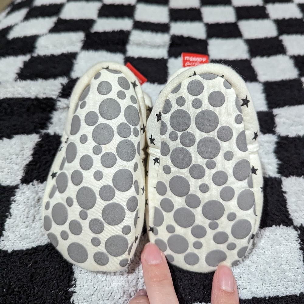3-6M Infant Booties - Picture 3 of 5